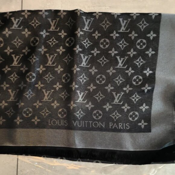 Louis Vuitton Charcoal Monogram Shawl - Picture 3 of 7